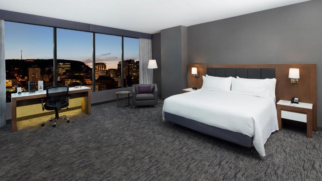 Holiday Inn Hotel & Suites - Montreal Centre-ville Ouest by IHG Image
