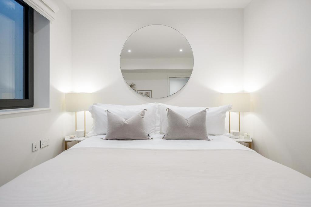 Luxury Central Mayfair Townhouse with AC 3BR 3BA 2