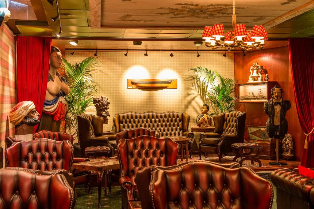 Victory Hotel Image
