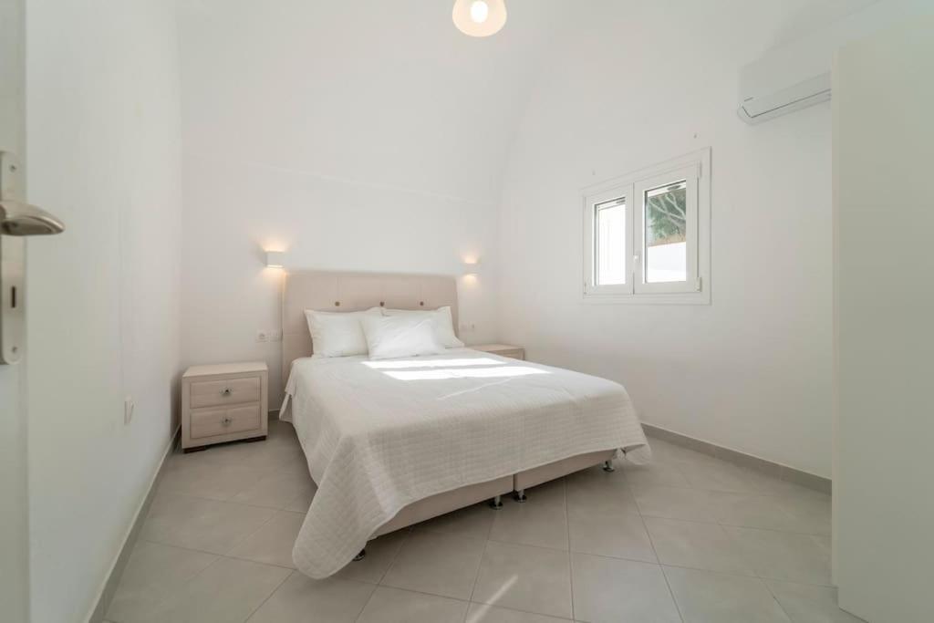 Yann House Imerovigli 2