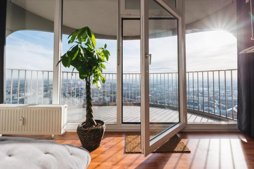 GREAT CITY VIEW I 26 FLOOR I NETFLIX and BOXSPRINGBED 6