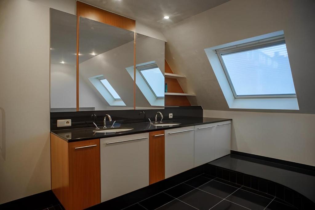 Big and comfortable triplex in Knokke 7