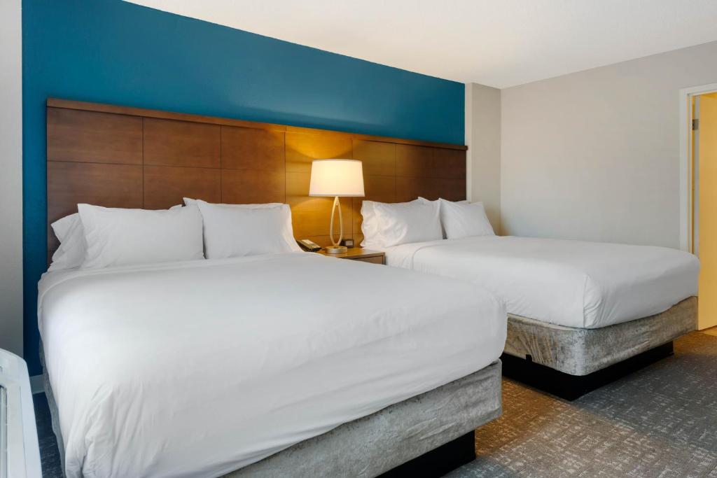 Staybridge Suites Orlando Royale Parc Suites, an IHG Hotel Image