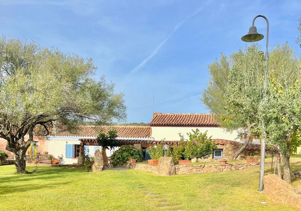 ISS Travel, Li Funnesi House - with private garden, air-condition and two bathrooms