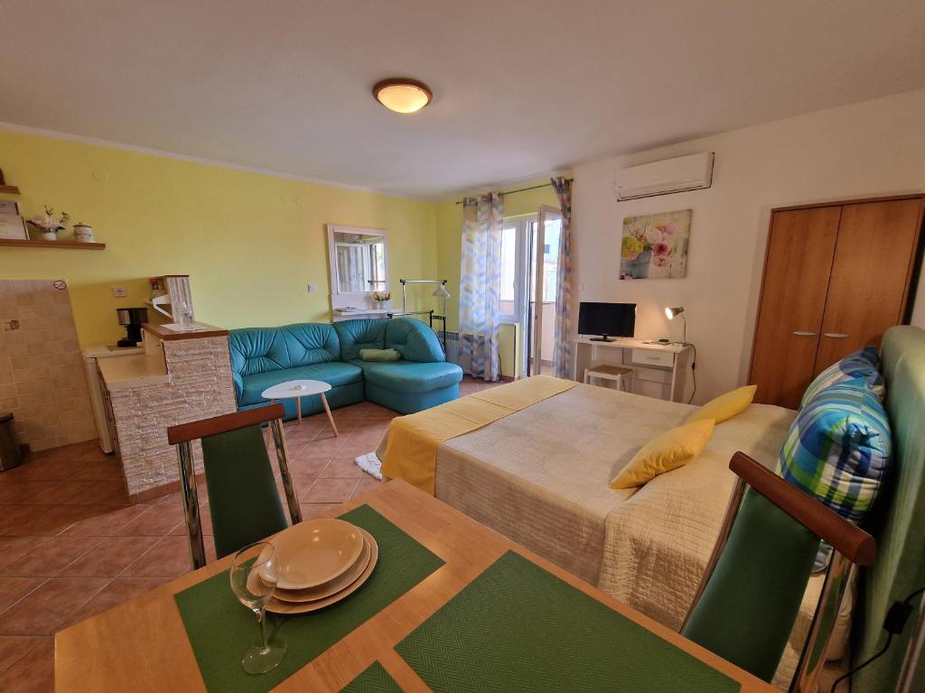 Apartments Rina 4