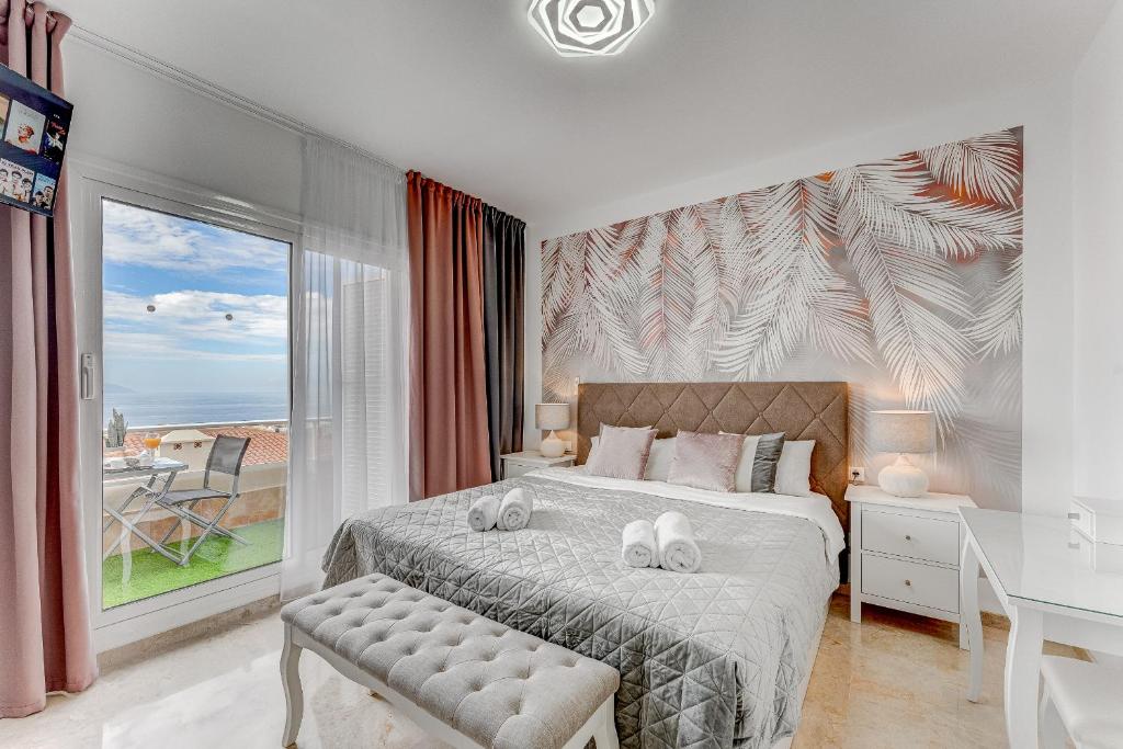 Townhouse Luxury - Relax with stunning sea views 8