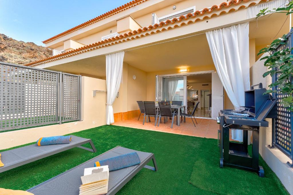 Townhouse Luxury - Relax with stunning sea views 7