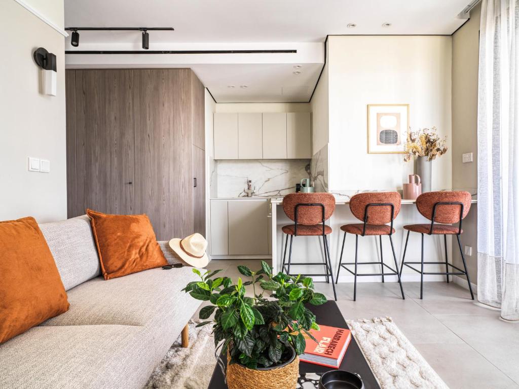 LIV Mackenzie Beach Suites Larnaca ADULTS ONLY 4