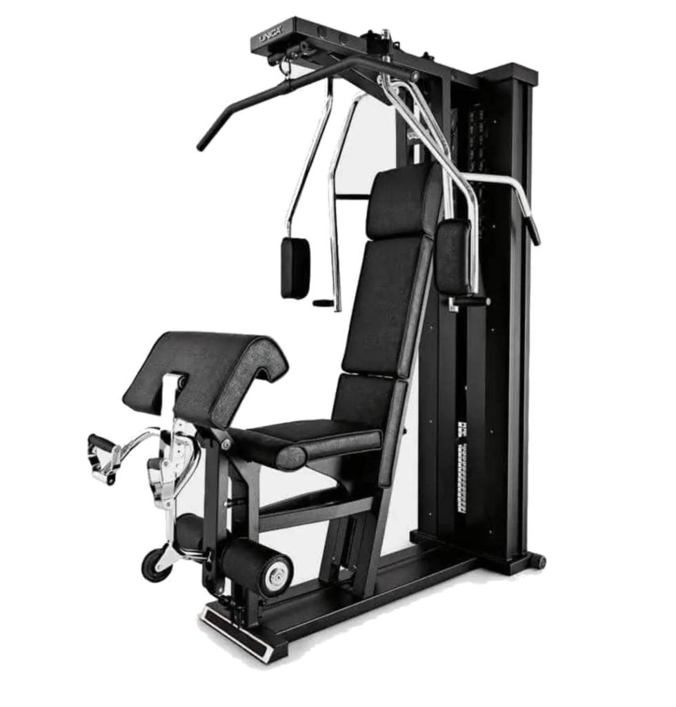 une image d'une salle de sport avec un simulateur dans l'établissement Dimorra Country House, à Castelvenere