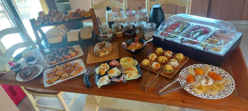 Free Breakfast at Oak Luxury villa with heated pool, Playground and Pool table 7