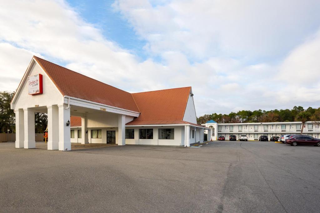Developer Inn & Suites Airport JAX, a Baymont by Wyndham Image
