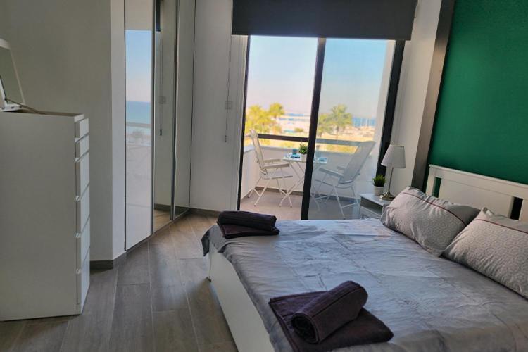 Prime Beachfront Apartment on Larnaca Finikoudes 2