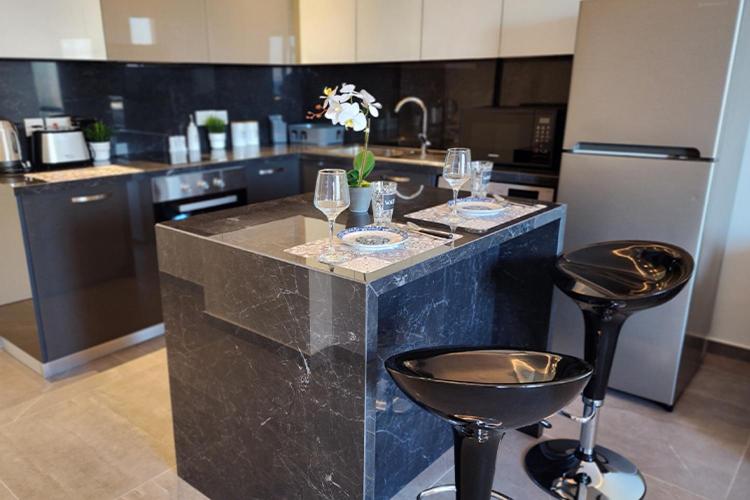 Prime Beachfront Apartment on Larnaca Finikoudes 8