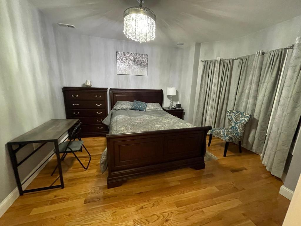 Brand New Luxury Rooms near downtown Boston Image