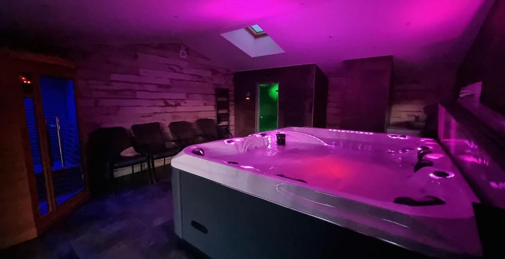 Gites de La Croisée des Chemins - Piscine Chauffée - Spa, Hammam et Sauna 5