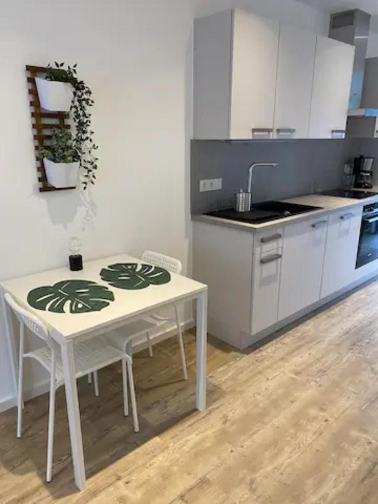 BG Living & Hosting - Stylish Luxury Apartments in the City Center - Parking, WiFi & Washing Machine 7
