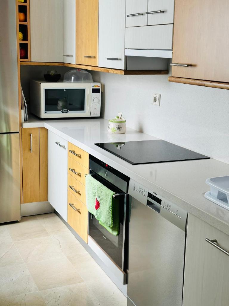 Elena is a comfortable and well located flat 4