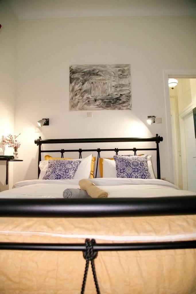 Aroura Homes Garden House 2BR 2BA Free Parking 3