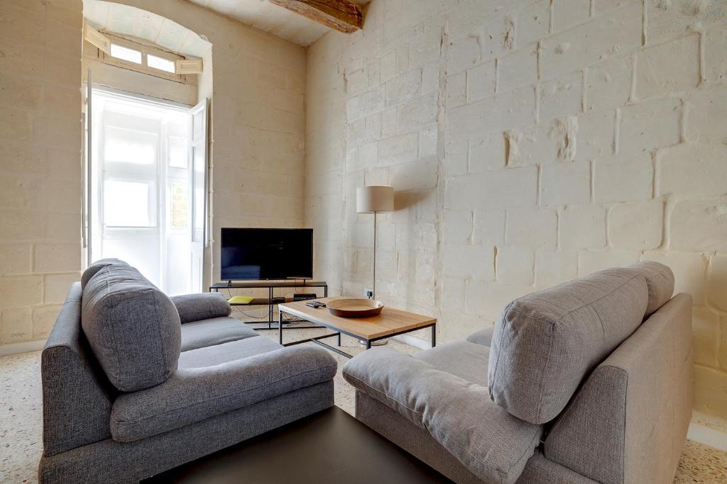 Comfy 2BR Flat in the Heart of Valletta by Buena Vista 5