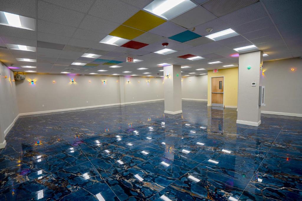 Philly Inn & Suites Image
