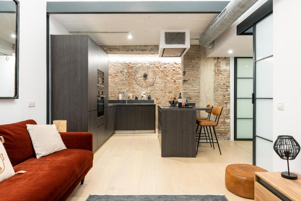High ceiling gem in heart of Malaga historic district 4