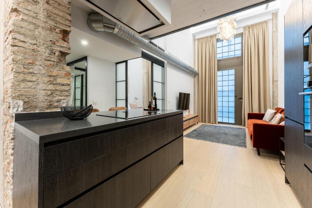 High ceiling gem in heart of Malaga historic district 3