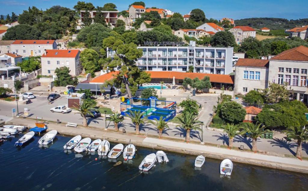 Hotel Lumbarda