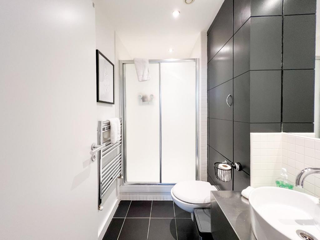 Lovely 2 Bed Duplex Apartment with Hydro Views 7