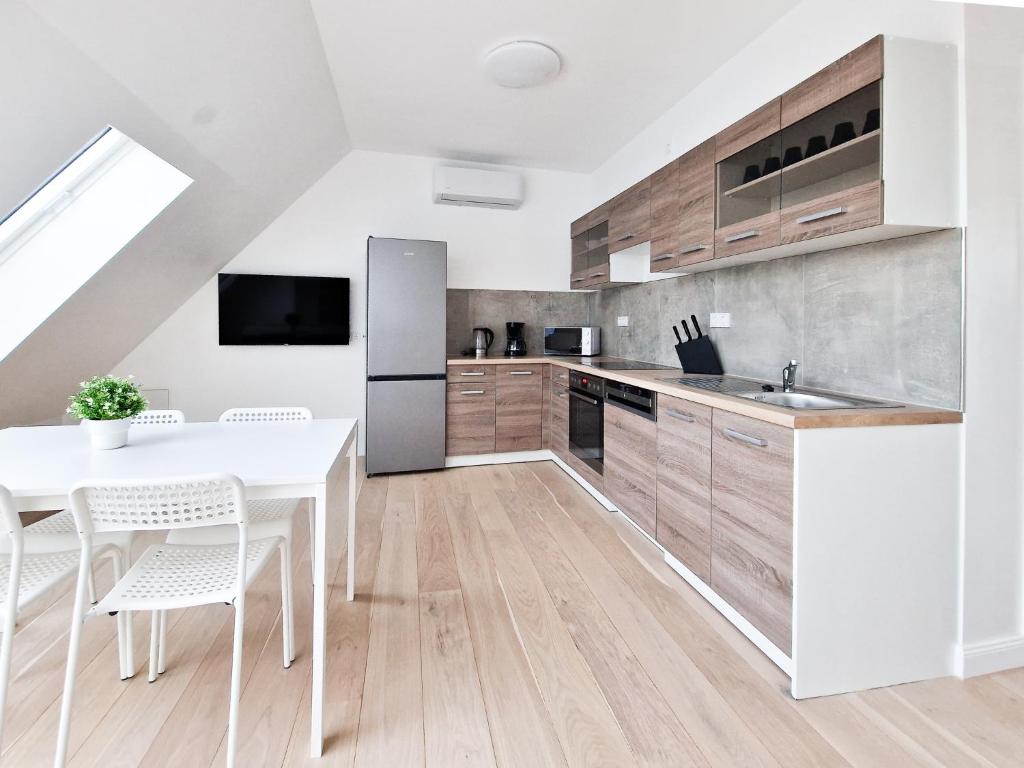 Tolstov Apartments - City Apartments with 1 or 2 Rooms - 15 Min to Messe DUS and Old Town DUS 7