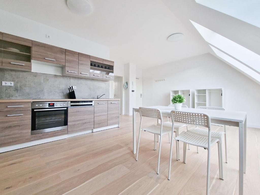 Tolstov Apartments - City Apartments with 1 or 2 Rooms - 15 Min to Messe DUS and Old Town DUS 8