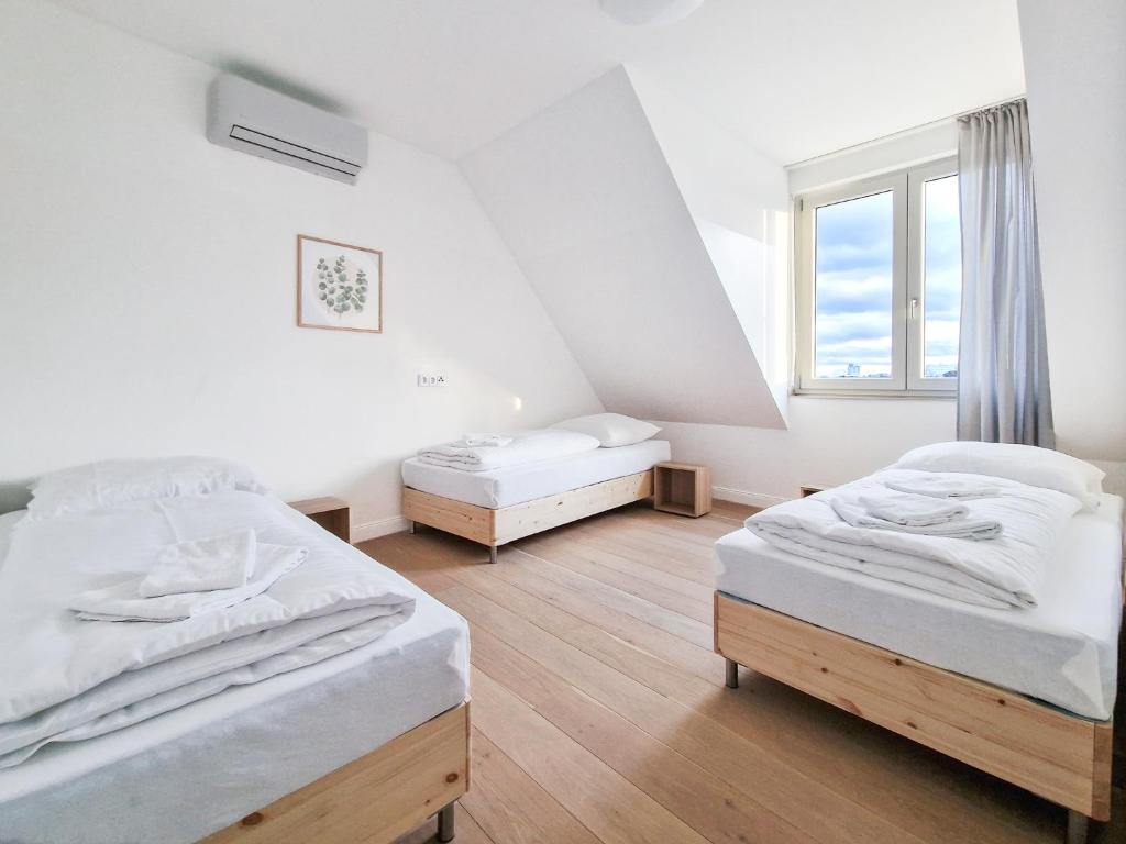 Tolstov Apartments - City Apartments with 1 or 2 Rooms - 15 Min to Messe DUS and Old Town DUS 6