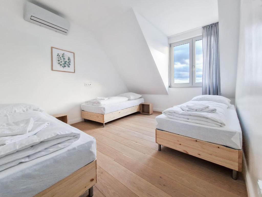 Tolstov Apartments - City Apartments with 1 or 2 Rooms - 15 Min to Messe DUS and Old Town DUS 5