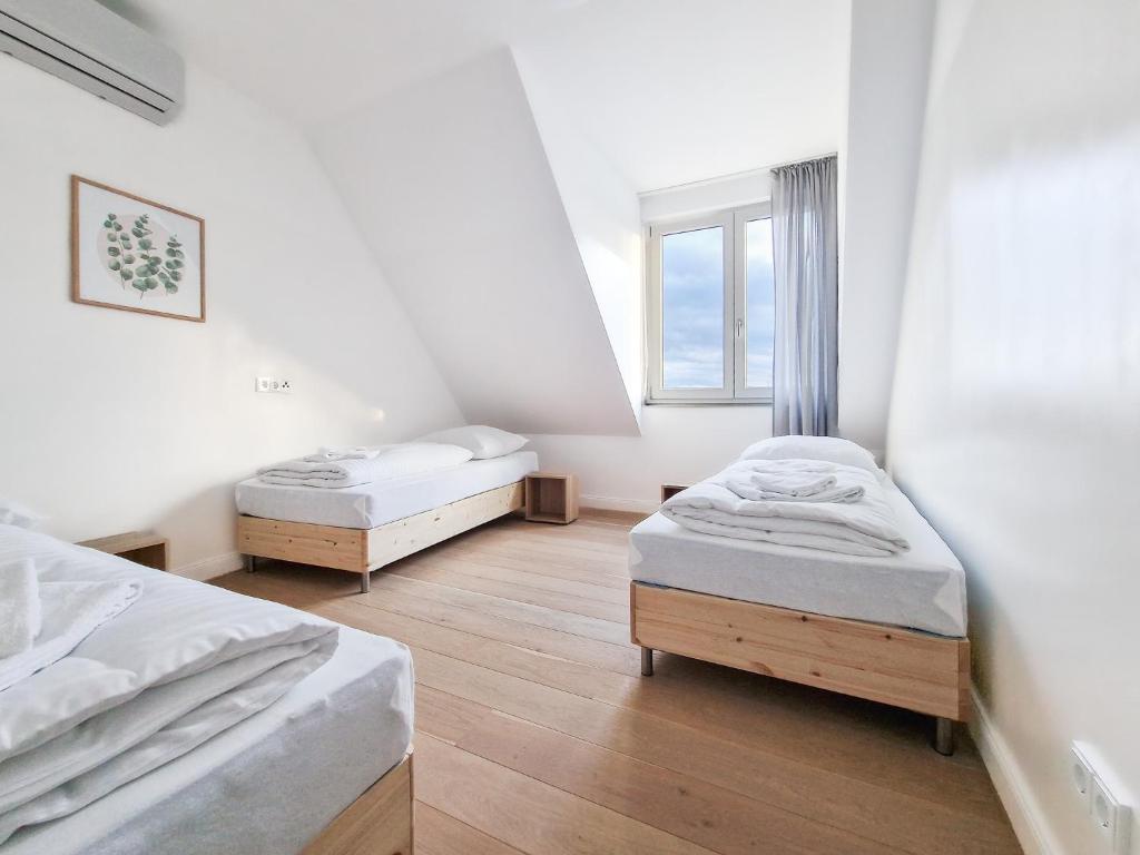 Tolstov Apartments - City Apartments with 1 or 2 Rooms - 15 Min to Messe DUS and Old Town DUS 4