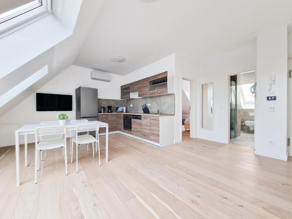Tolstov Apartments - City Apartments with 1 or 2 Rooms - 15 Min to Messe DUS and Old Town DUS 2