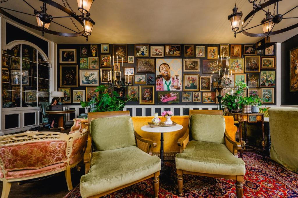 Pontchartrain Hotel St. Charles Avenue Image
