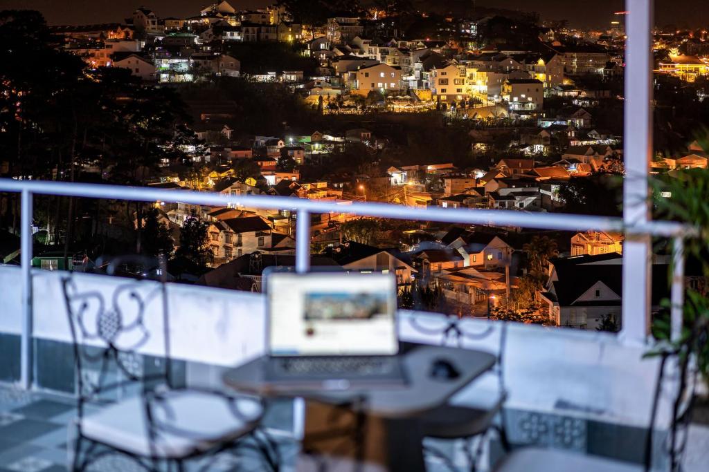 Nature Hotel - Luong The Vinh