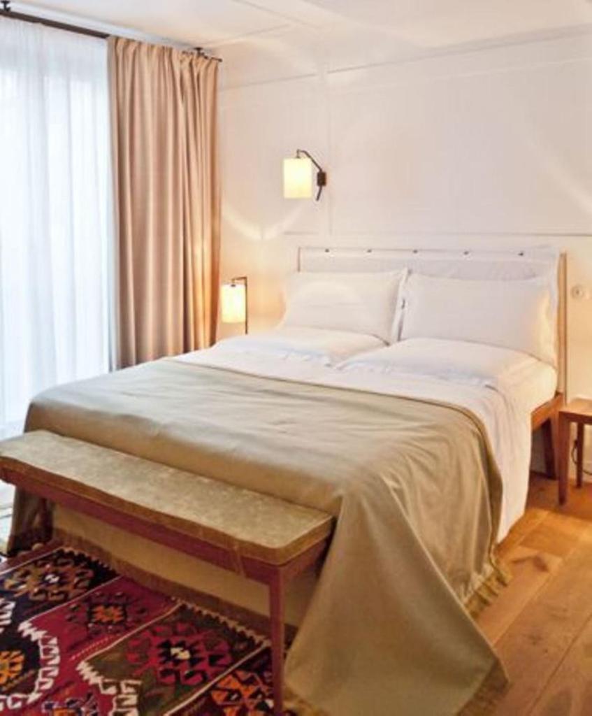 Louis Hotel Image