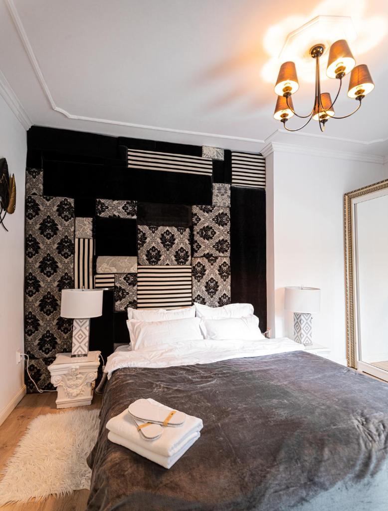 The Artist - Ultracentral Designer Apartment 2