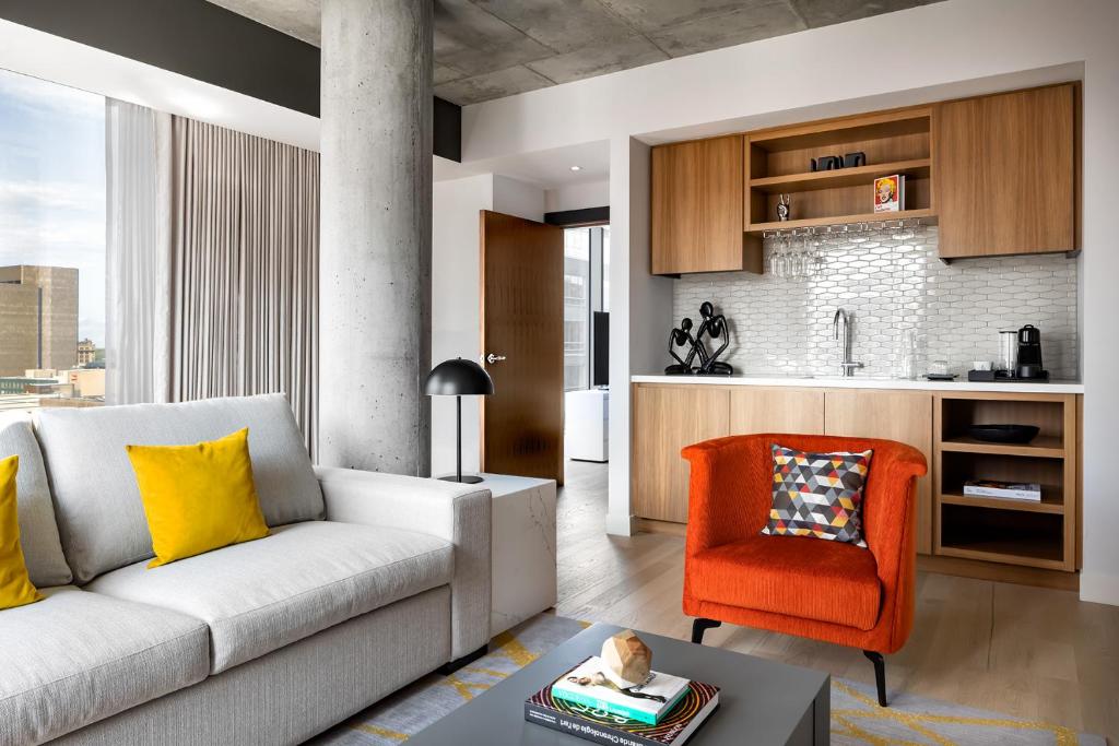 Humaniti Hotel Montreal, Autograph Collection Image