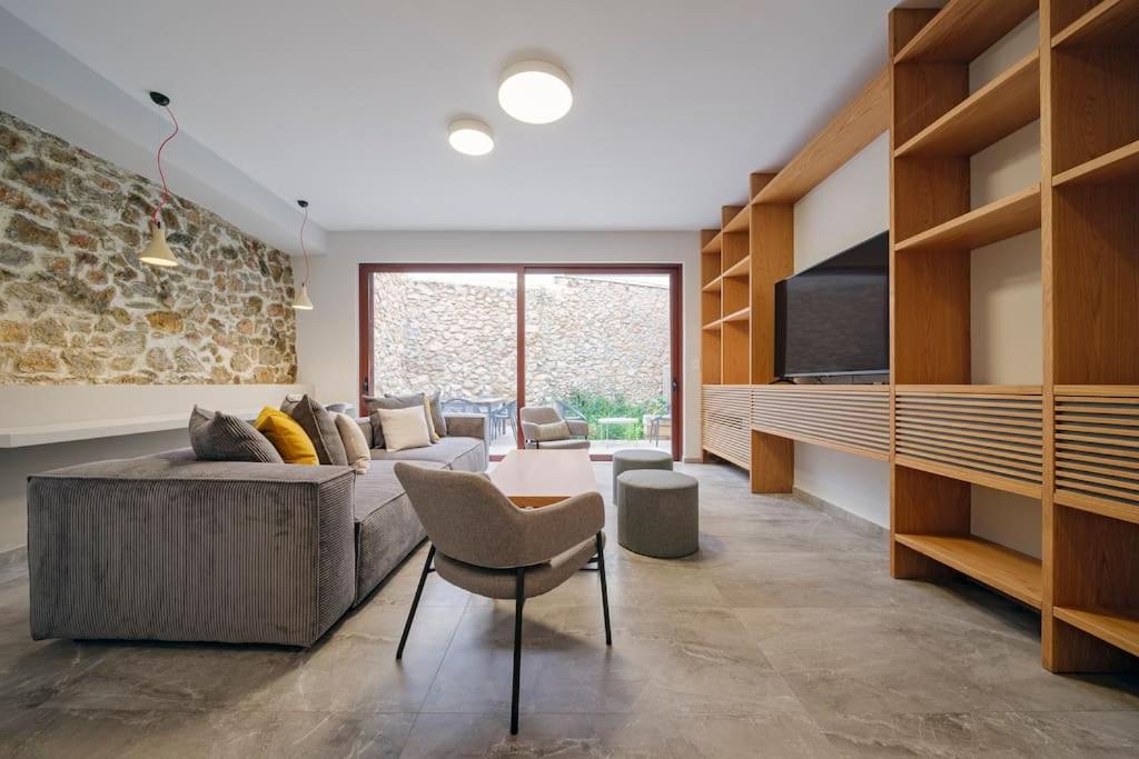 A Neoclassical Mansion in Athens 1