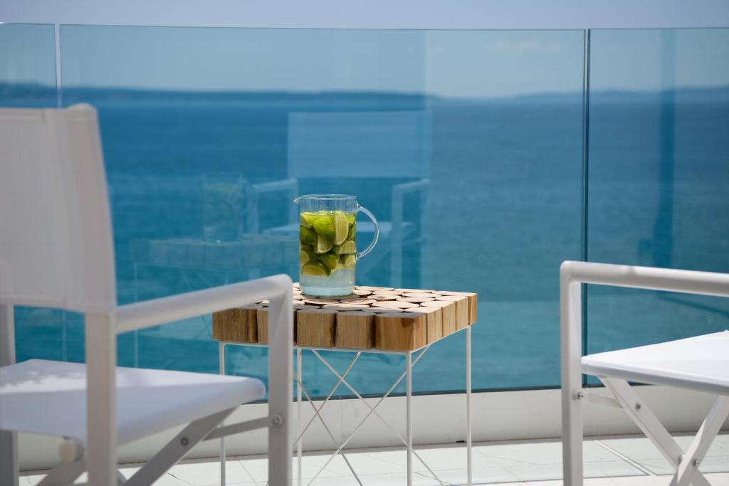 Gallery Luxury Suites & Rooms-Only Adults 8