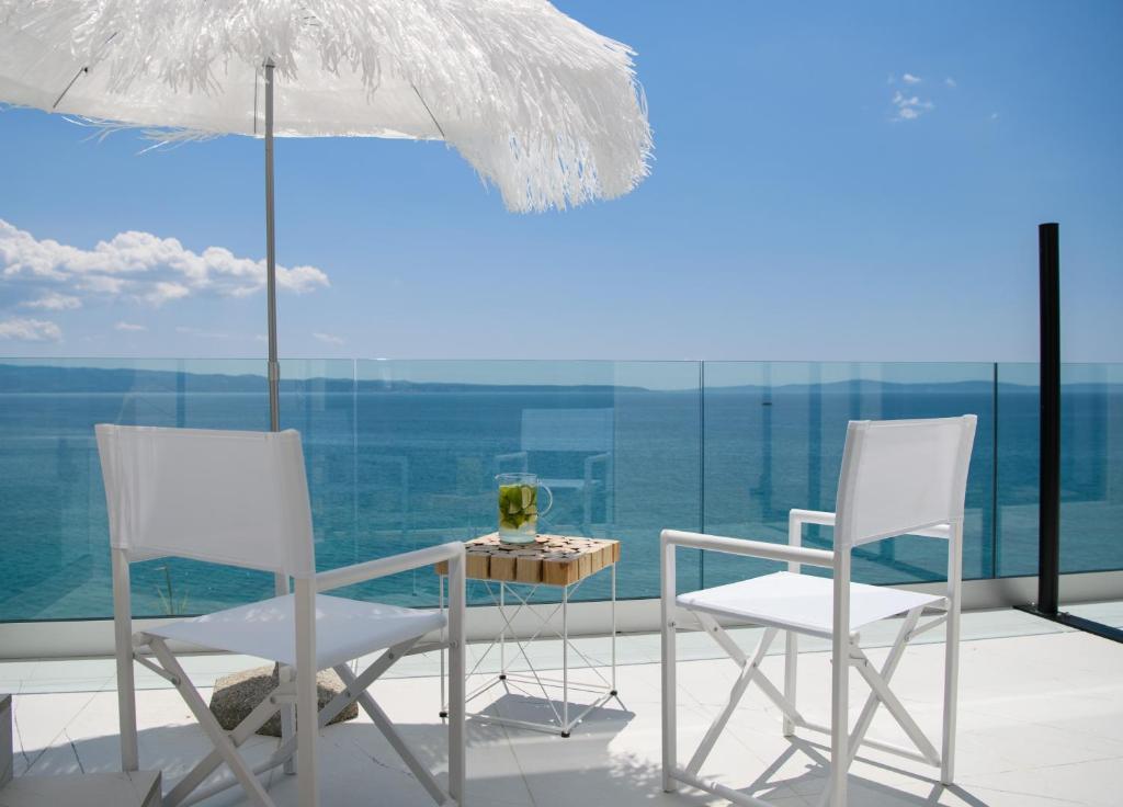 Gallery Luxury Suites & Rooms-Only Adults 7
