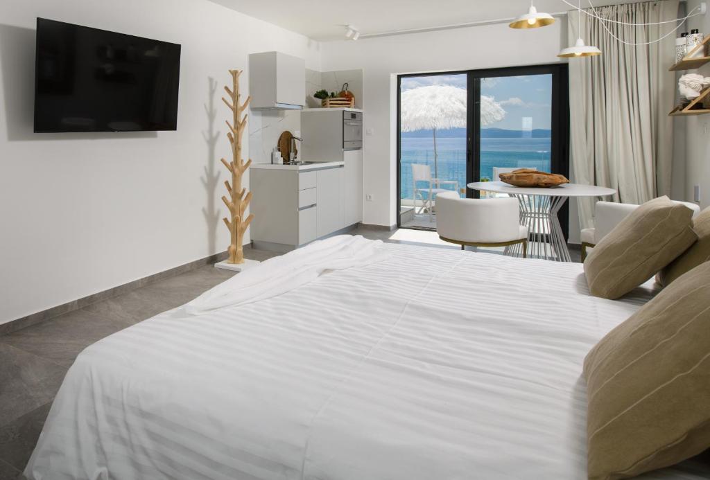 Gallery Luxury Suites & Rooms-Only Adults 3