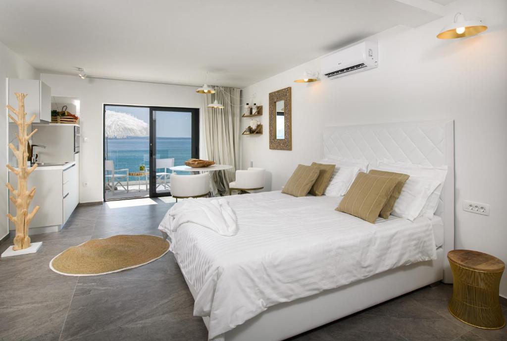 Gallery Luxury Suites & Rooms-Only Adults 2