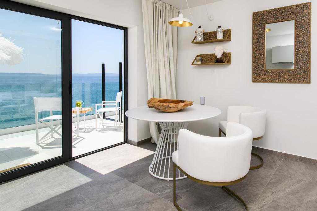 Gallery Luxury Suites & Rooms-Only Adults 6