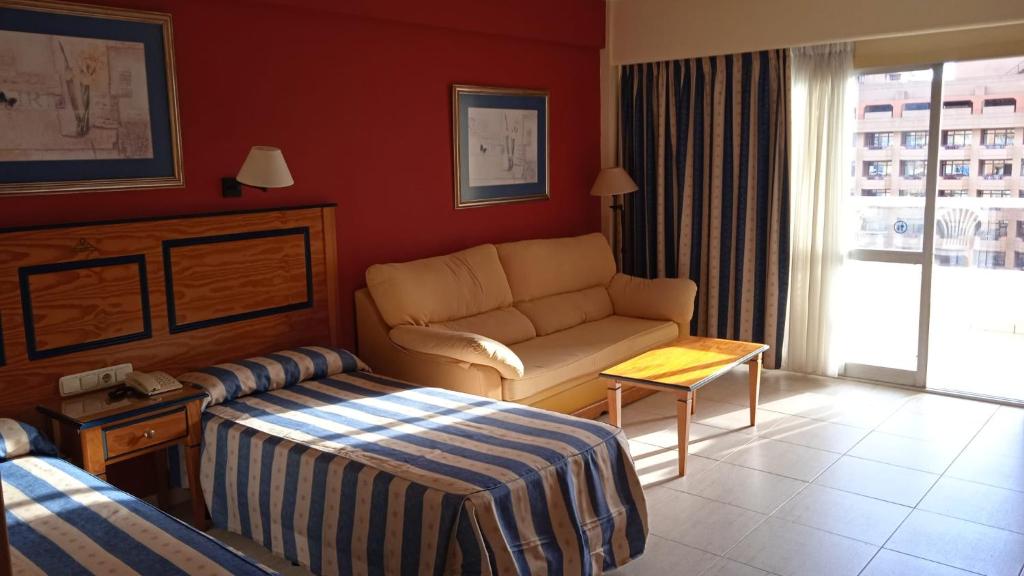 Estudio 1ª linea vista mar planta 10 -30 PYR Fuengirola 2