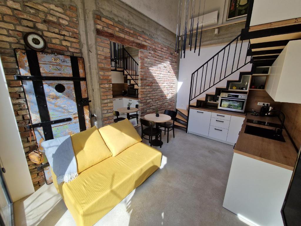 Studio 27 4