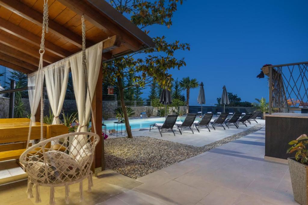 Piccola Villa Adriatic with a heated swimming pool, grill, children playground Opatija 4