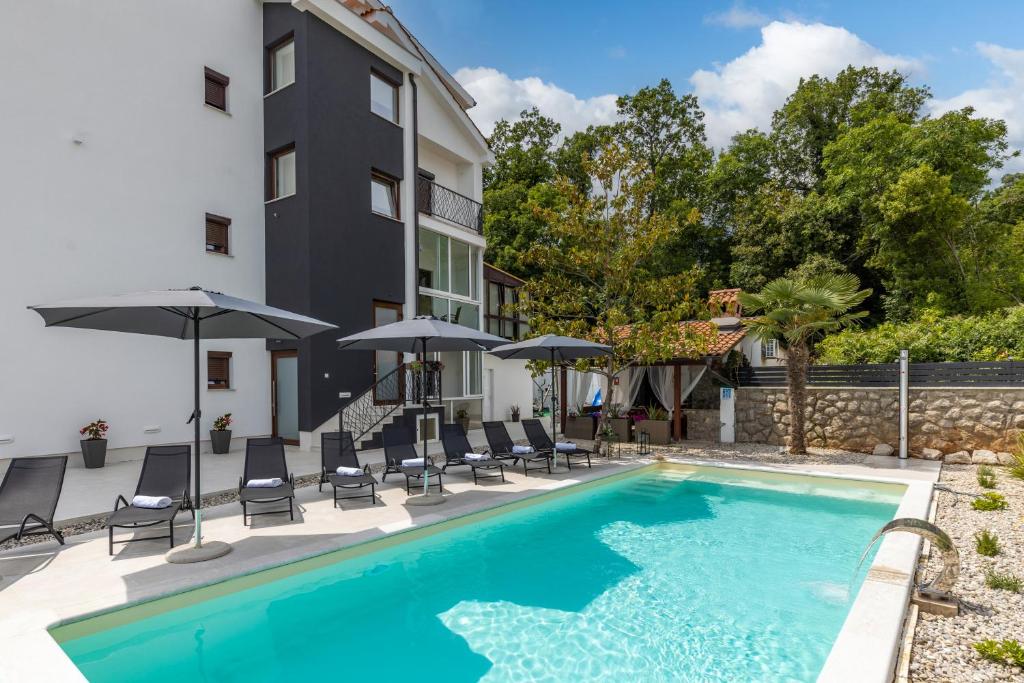 Piccola Villa Adriatic with a heated swimming pool, grill, children playground Opatija 8