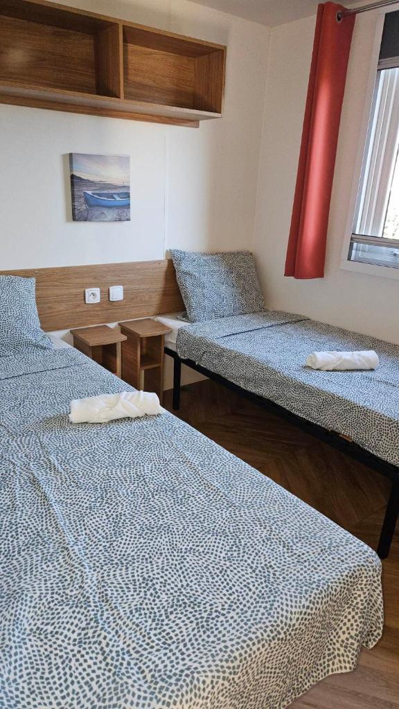 Photo de la galerie de l'établissement Spacieux mobilhome N°4, 2ch tout confort, à Gastes 15 autres photos